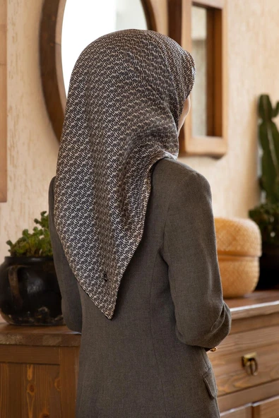 %100 Twill İpek Çizgi Desenli Krem - Siyah Renkli 90x90 Eşarp Dikim Şekli : El Dikişi ürün görseli 1