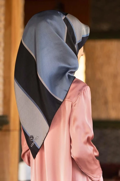 %100 Twill İpek Geometrik Desenli İndigo Renkli 90x90 Eşarp Dikim Şekli : El Dikişi ürün görseli 1