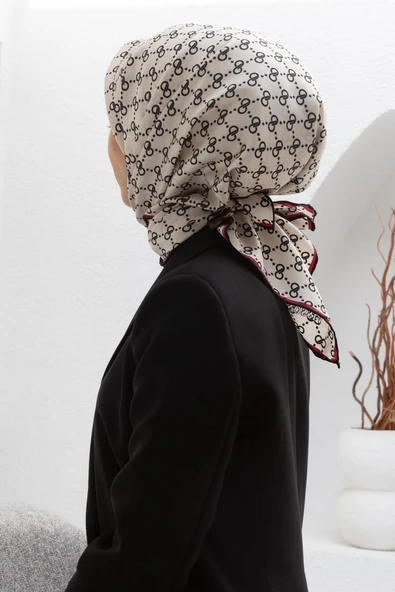 %100 Twill İpek Geometrik Desenli Siyah - Krem Renkli 90x90 Eşarp Dikim Şekli : El Dikişi ürün görseli 1