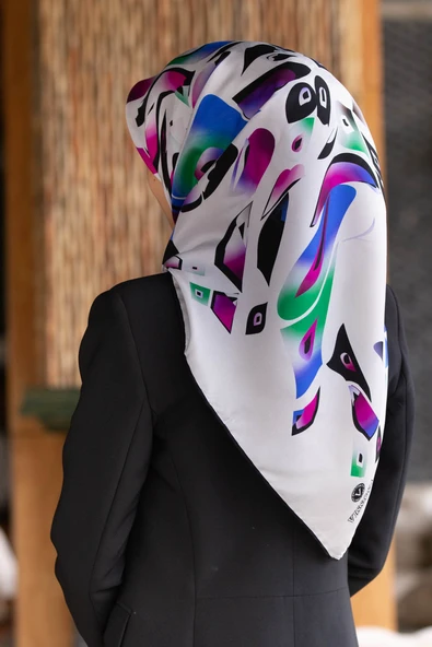 %100 Twill İpek Geometrik Desenli Fuşya - Saks Renkli 90x90 Eşarp Dikim Şekli : El Dikişi ürün görseli 1