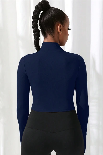 Kadın Zarif Dokunuş Lacivert Uzun Kol Fermuarlı Parmak Geçme Detaylı Dik Yaka Crop Top Bluz ürün görseli 1