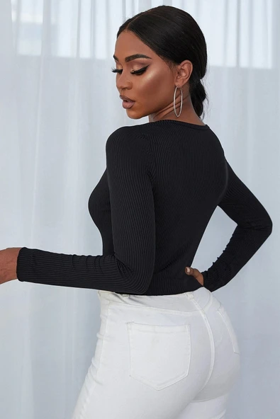 Kadın Zarif Dokunuş Siyah Uzun Kollu Düğmeli Göğüs ve Göbek Dekolteli Crop Top Bluz ürün görseli 1