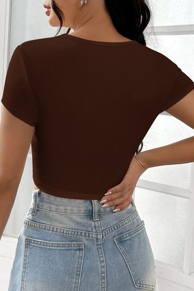 Kadın Zarif Dokunuş Kahverengi Yarım Kol Düz Yaka Crop Top Bluz ürün görseli 1