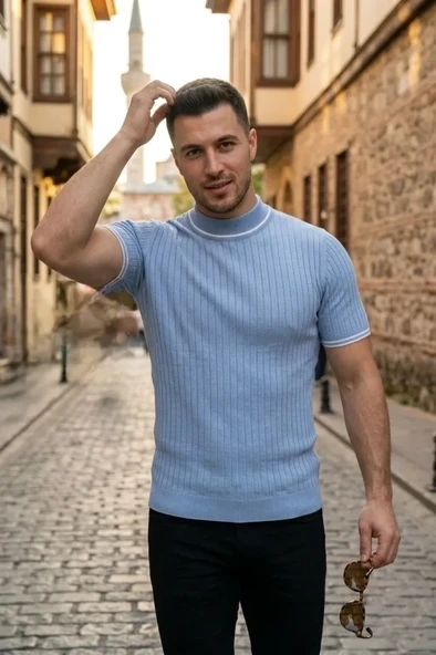 Erkek Günlük Stil Bebe Mavisi Fitilli Triko Dokuma Kısa Kol Yarım Boğaz Modern Yazlık Tişört ürün görseli 1