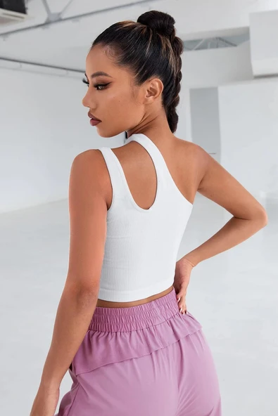 Kadın Zarif Dokunuş Beyaz Tek Omuz Cut Out Detaylı Crop Top Bluz ürün görseli 1