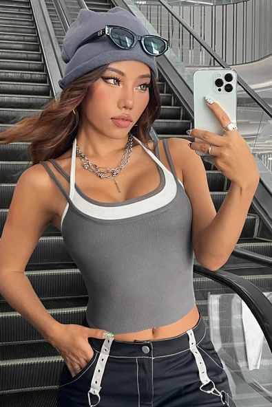 Kadın Zarif Dokunuş Antrasit Gri Beyaz Çift Çapraz Askılı Crop Top Bluz ürün görseli 1