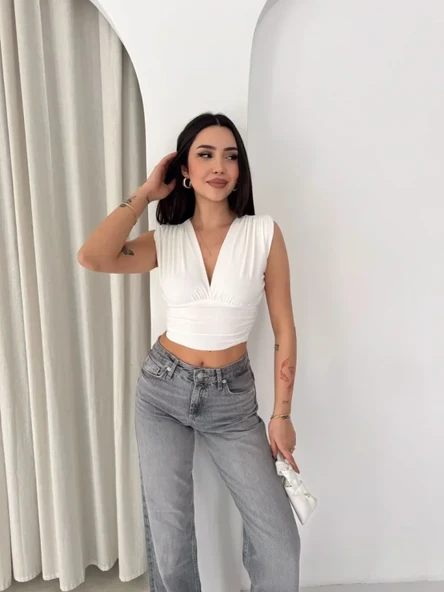 Vatkalı Kolsuz V Yaka Drapeli Crop Bluz Likralı Fit - Beyaz ürün görseli 1