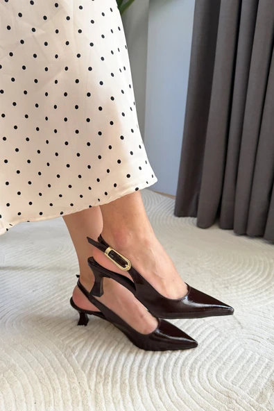 Kadın Flow Kahve Rugan Sivri Burunlu Kısa 5 cm Topuklu Rahat Şık Arkası Acık Stiletto Ayakkabı ürün görseli 1
