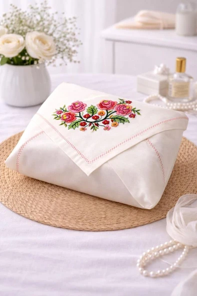Kanaviçe İşlemeli Gardenya 90x90 cm Tek Bohça Kırmızı ürün görseli 1