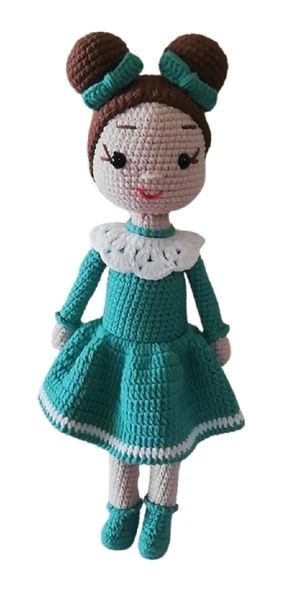 Kahverengi Saçlı Zümrüt Yeşili Elbiseli Sude Bebek Amigurumi Organik Oyuncak ürün görseli 1