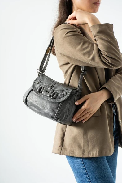 Yıkama Deri Günlük Kadın Postacı Çanta Çapraz Askılı Omuz Çantası Suni Deri 26*20 Cm Kapaklı Model ürün görseli 1