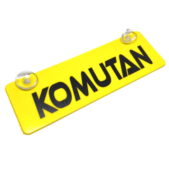 Komutan Yazılı Sarı Dekor Plaka Vantuzlu Cam Süsü 22x7.5cm KMT2 ürün görseli 1