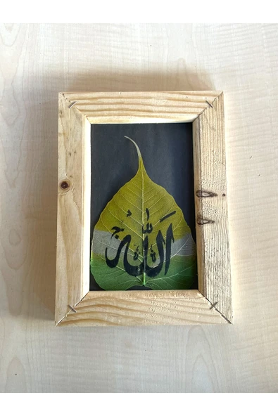 SANAT TACİRİ Ahşap Çerçeve Gerçek Yaprak Üzerine Arapça El Yazma Hat Çalışması no94 ürün görseli 1