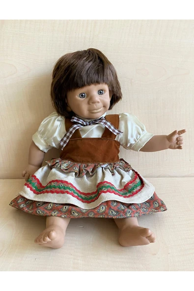 SANAT TACİRİ 37CM DAMGALI AVRUPA BEBEK İFADELİ PLASTİK BEBEK GÜLEN BEBEK ürün görseli 1