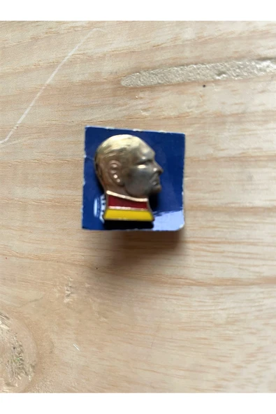 SANAT TACİRİ ATATÜRK ROZET SARI KIRMIZI YAKALI ATATÜRK ROZETİ ürün görseli 1