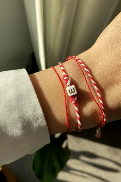 nergis collection 4'lü Paketli 'e' Harf Isimli Kırmızı Ip Bileklik Ve Marteniçka Seti ürün görseli 1