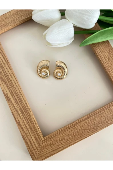 nergis collection KADIN DENİZ KABUĞU 14K İNCİLİ ÇELİK KÜPE ürün görseli 1