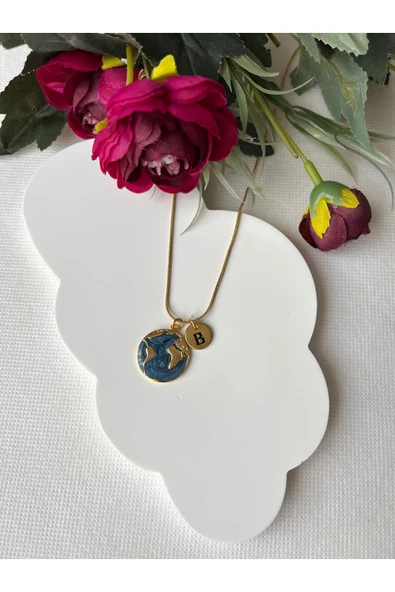 nergis collection Dünya Çelik Harfli Koyu Mavi Tasarım Kolye ürün görseli 1