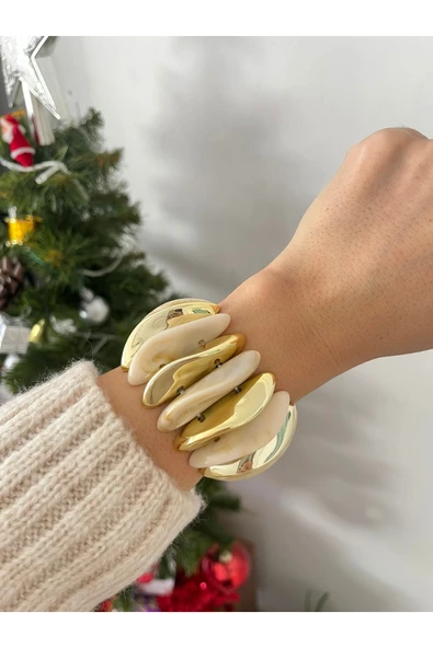 nergis collection KADIN KREM TASARIM AKRİLİK KEMİK GOLD DETAYLI BİLEKLİK ürün görseli 1