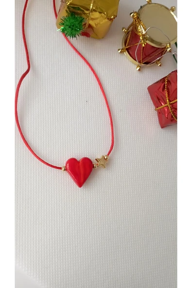 nergis collection Kırmızı Kalpli Yıldız Detaylı Murano Choker İp Kolye ürün görseli 1