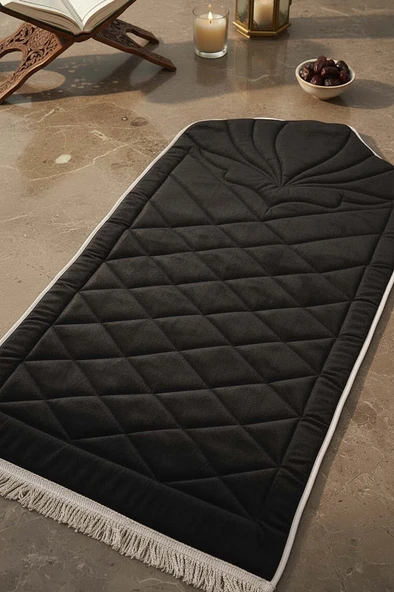 Siyah Kapitone Dolgulu Lüks Seccade 65x115 cm ürün görseli 1
