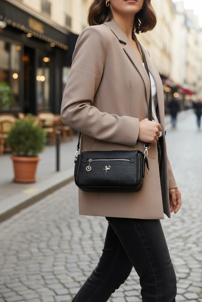 Enoch Kadın Siyah Mat Ciltli Kabartma Yazı Detaylı Kare Postacı Çantası ürün görseli 1