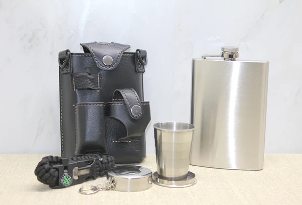 Norino Deri Kılıflı Shot Bardaklı Matara ürün görseli 1