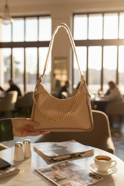 Enoch Kadın Omuz Çantası Rugan Dokulu Zincir Detaylı Minimalist Hobo Kol Çantası ürün görseli 1