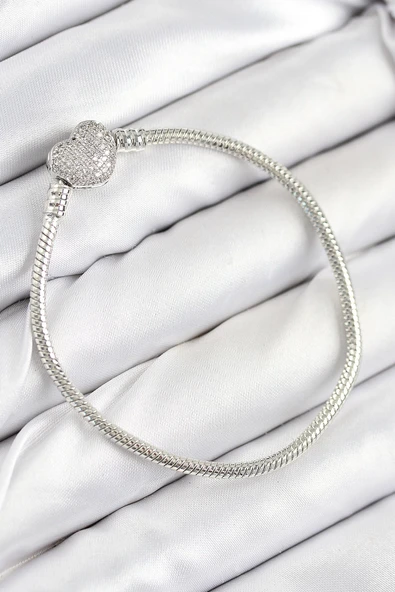 Pirinç Charm Zirkon Taşlı Kalp Model Gümüş Renk Kadın Bileklik ürün görseli 1