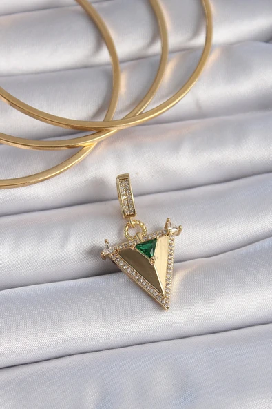Pirinç Gold Renk Zirkon Taşlı 3D Üçgen Model Ajda Charm ürün görseli 1