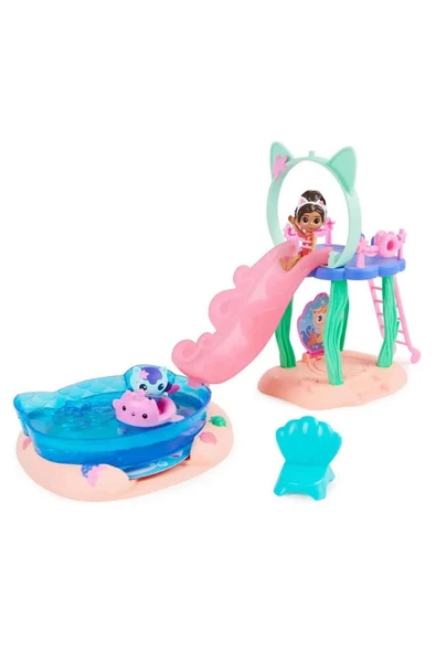 Gabby’s Dollhouse Gabby ve Mercat Süslü Kedi Havuz Oyun Seti – Renk Değiştiren Denizkızı Kuyruklu Su Eğlencesi ürün görseli 1