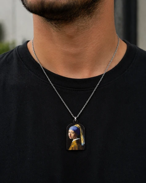 İnci Küpeli Kız Figürlü Sanatsal Kolye Metal Zincir Unisex ürün görseli 1