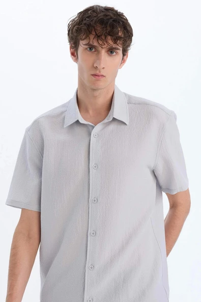 Defacto E1223 Gri Regular Fit Polo Yaka Krinkıl Yazlık Kısa Kollu Gömlek ürün görseli 1