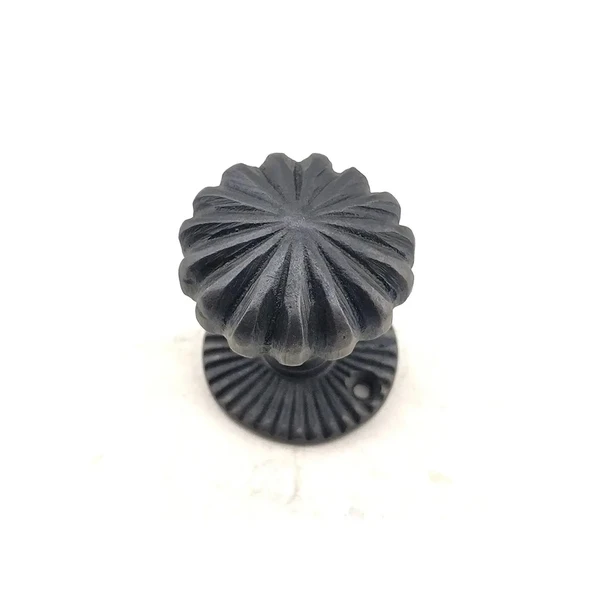 Antika Tarz Dekoratif Pirinç Açarlı Kapı Babası - 50mm, Oksit ürün görseli 1