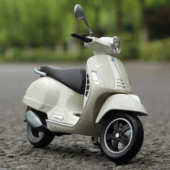Welly 1:12 Ölçek Vespa GTS 300 Diecast Model – Gerçekçi Detaylı Metal Scooter Diecast Renk:Krem ürün görseli 1