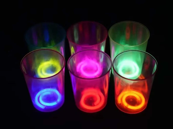 Karanlıkta Yanan Mega Glow Bardaklar 8 Adet - Resim 3