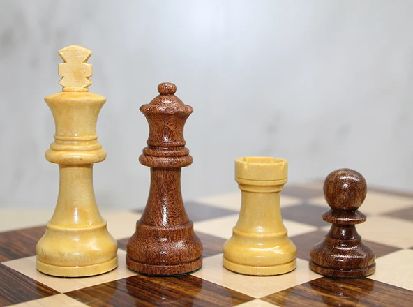Özel Vernikli Mıknatıs Taşlı Ahşap Katlanabilir Kutulu Satranç Oyunu 30 Cm ürün görseli 1