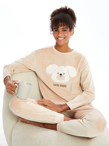 LCW Young Bej Bisiklet Yaka Nakışlı Kadın Kadife Pijama Takımı ürün görseli 1