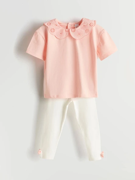 LCW baby PEMBE Bebe Yaka Nakışlı Kız Bebek Bluz ve Tayt 2'li ürün görseli 1