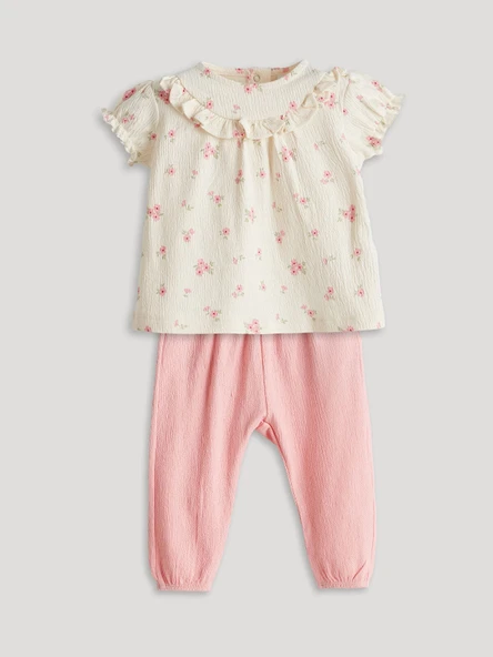LCW baby Ekru Fırfırlı Çiçekli Kız Bebek Bluz ve Pantolon 2'li ürün görseli 1