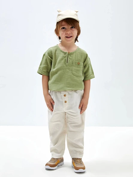 LCW Kids Yeşil Bisiklet Yaka Kısa Kollu Erkek Bebek Tişört ve Pantolon 2'li Takım ürün görseli 1