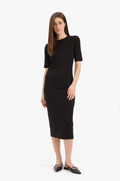 Defacto E6003 Siyah Bodycon Vücudu Saran Bisiklet Yaka Basic Düz Ribana Kısa Kollu Midi Elbise ürün görseli 1