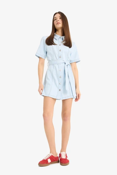 Defacto E1287 Mavi Polo Yaka Düğmeli Kuşaklı Kısa Kollu Mini Jean Elbise ürün görseli 1