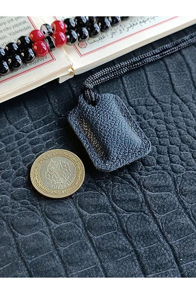 Küçük Dörtgen Cevşen Dualı Kolye Muska Hakiki Deri El Yapımı XS ürün görseli 1