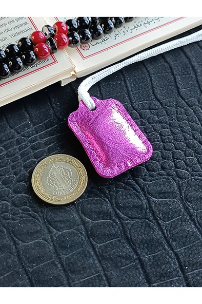Küçük Dörtgen Cevşen Dualı Kolye Muska Hakiki Deri El Yapımı XS Parlak deri ürün görseli 1
