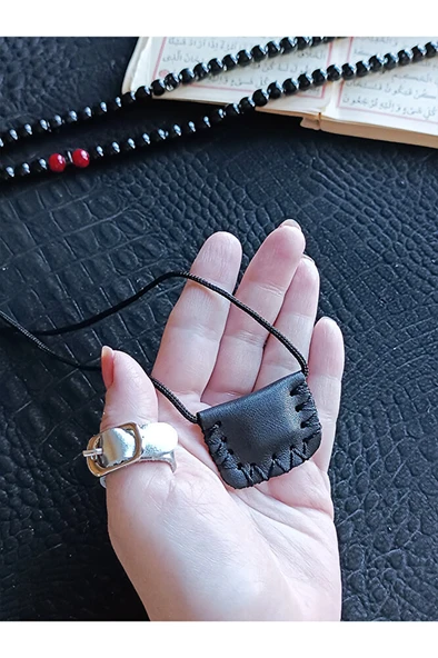 Mini Cevşen Dualı Kolye Muska Hakiki Deri El Yapımı Dörtgen ürün görseli 1