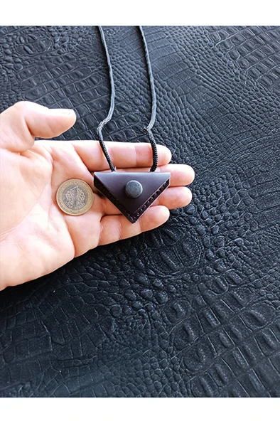 Mini Cevşen Dualı Kolye Muska Hakiki Deri El Yapımı Üçgen ürün görseli 1