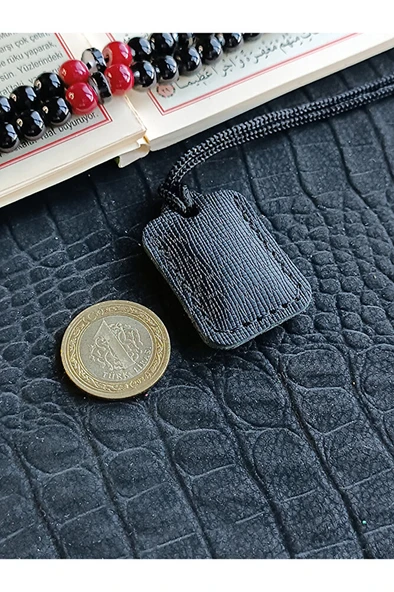 Küçük Dörtgen Cevşen Dualı Kolye Muska Hakiki Deri El Yapımı XS ürün görseli 1
