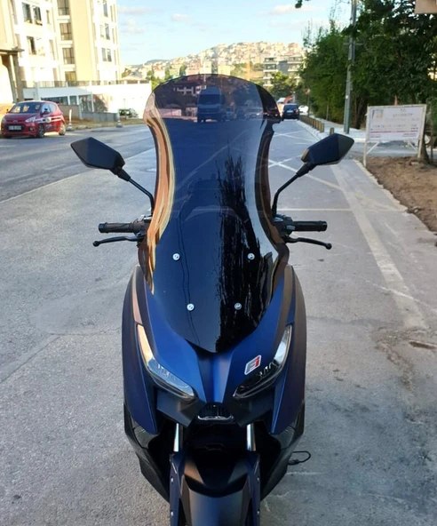MOTOCAM Arora Max PRO 125 Ön Cam 2023-2026 Model 65cm Siyah Renkli 4mm ORTA BOYLU ürün görseli 1