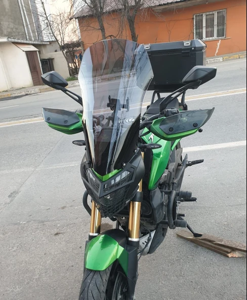 MOTOCAM Bajaj Dominar 400 Ön Cam 2017-2026 Model 58cm Füme Renkli 4mm ürün görseli 1